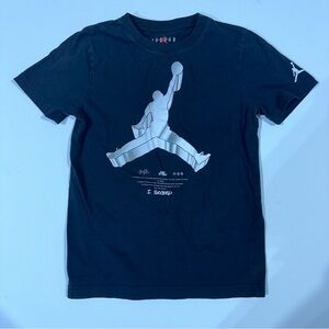 Boys Jordan T-shirt size M